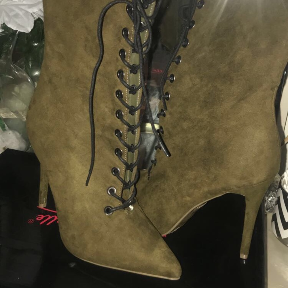 Women’s high heel boots
